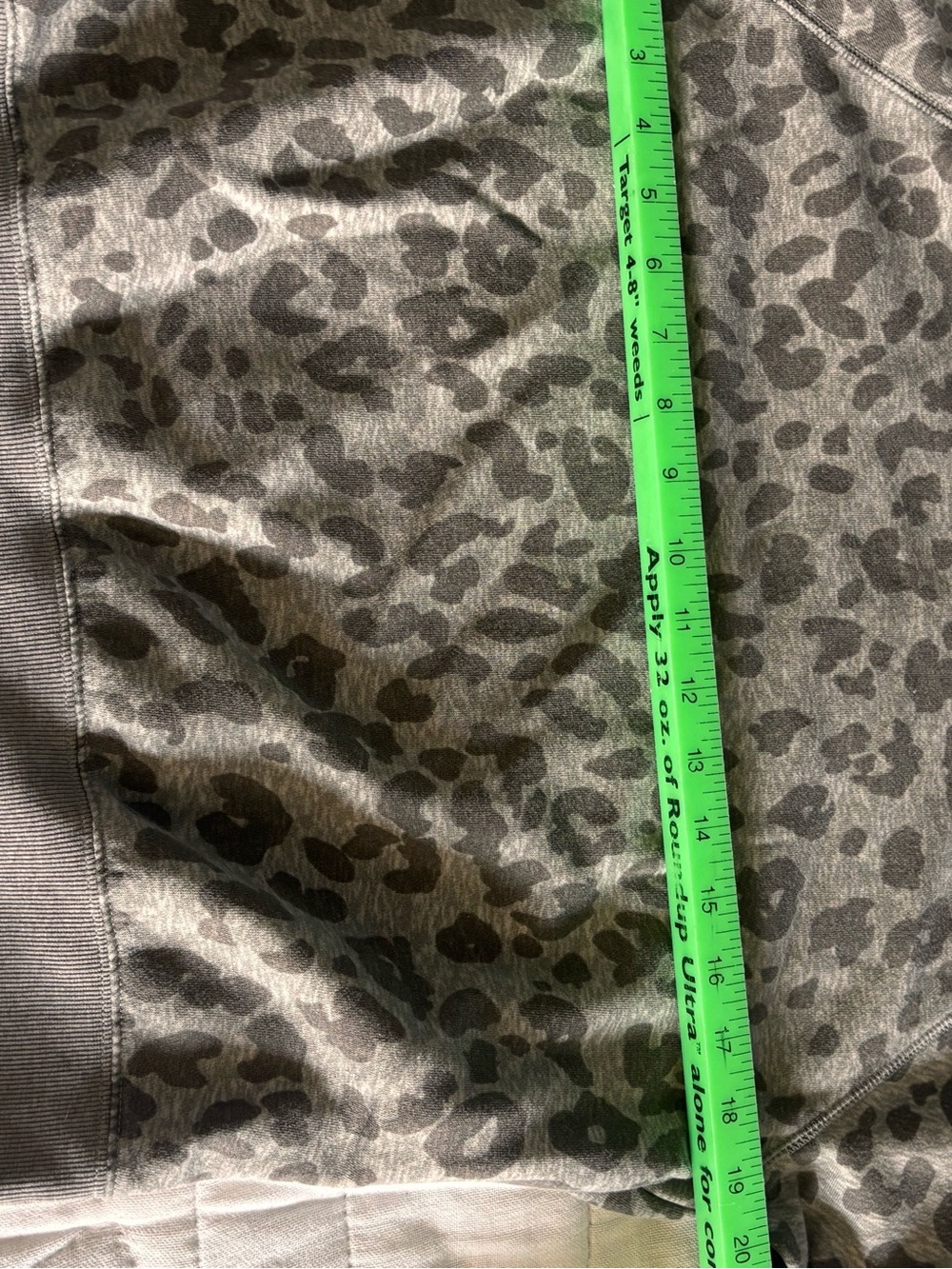 Old Navy Cheetah Print Crewneck. Medium Gray. Good condition. Soft and comfy! - Picture 4 of 4